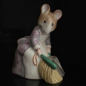 Beatrix Potter, Hunca Munca Sweeping